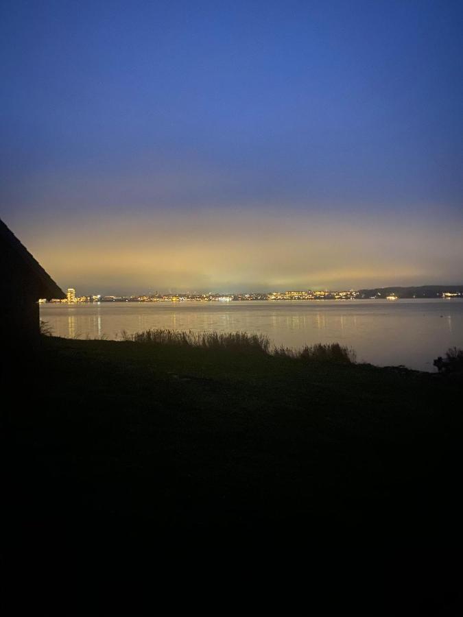 Hytte I Forste Raekke Til Fjord Hotel Holbæk Kültér fotó