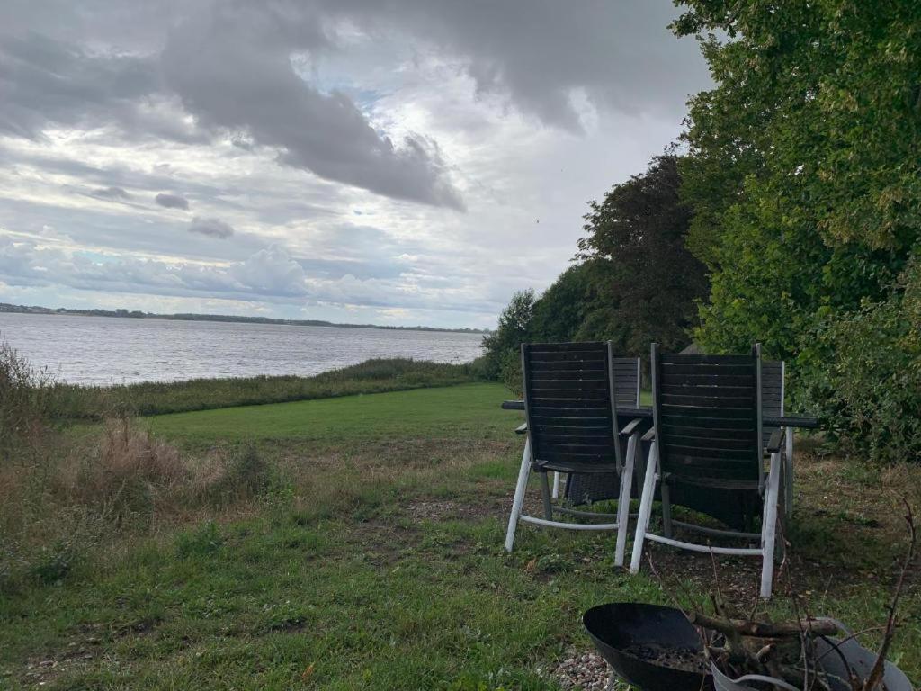 Hytte I Forste Raekke Til Fjord Hotel Holbæk Kültér fotó